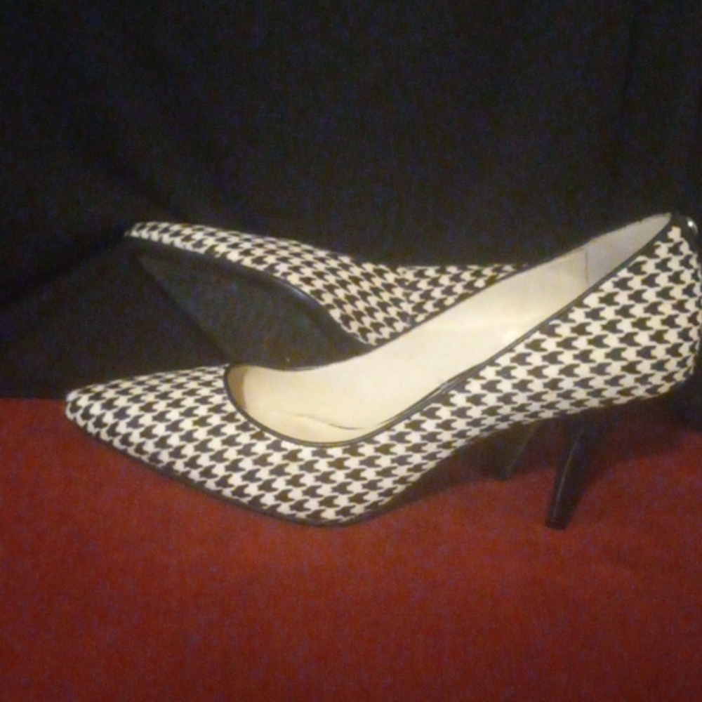 Shoes - Picture 5 of 7